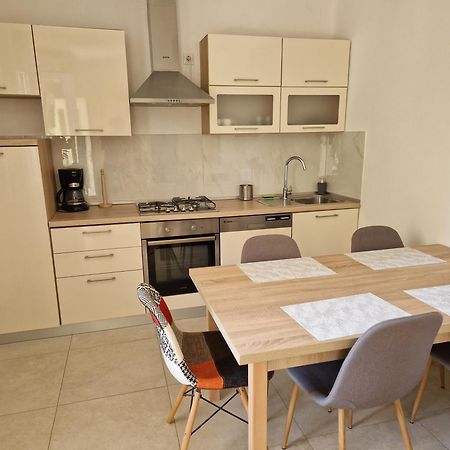 Caramella Apartments Zara Esterno foto